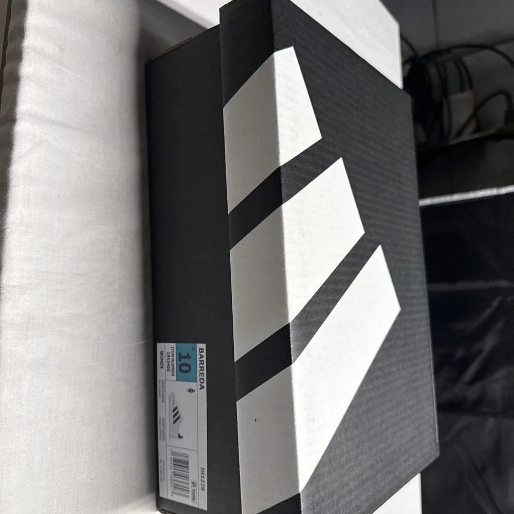 Adidas Barreda Men's Sneakers White Black Size 10 New In Box Casual Shoes